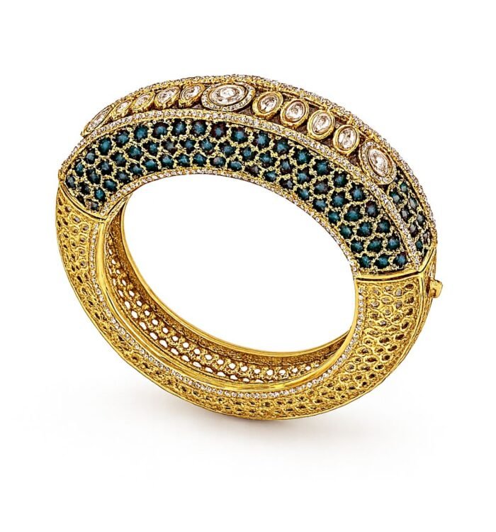 Antique Gold Emerald Stone Bracelet with Polki Diamonds